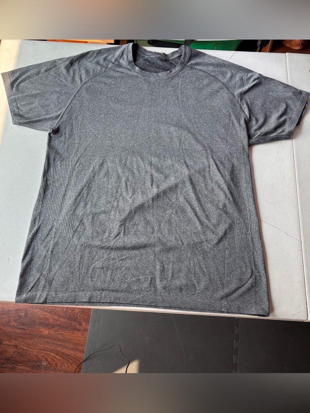 Lululemon Metal Vent Tech Short Sleeve Shirt Mens XL Gray Heathered Seamless